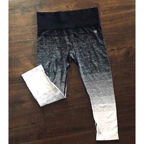 Forever 21 leggings!! - Picture 1 of 3